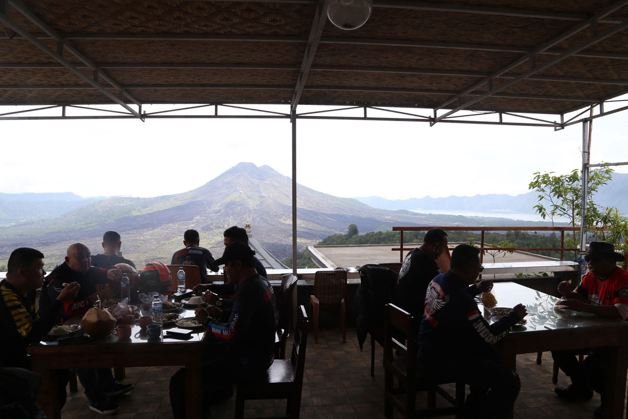 Hari Kedua, Rombongan...