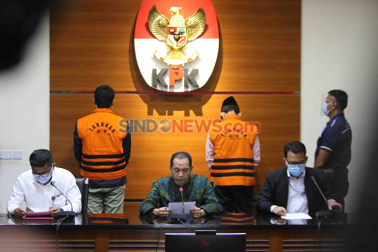 KPK Tahan Mantan Anggota...