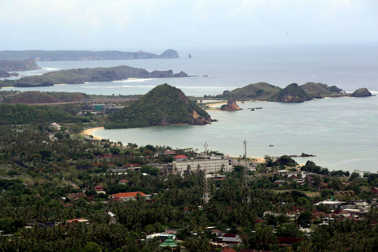 Menyusuri Hamparan Pasir,...