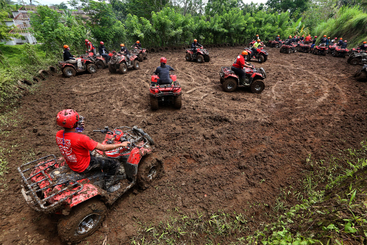 Keseruan Bermain ATV...