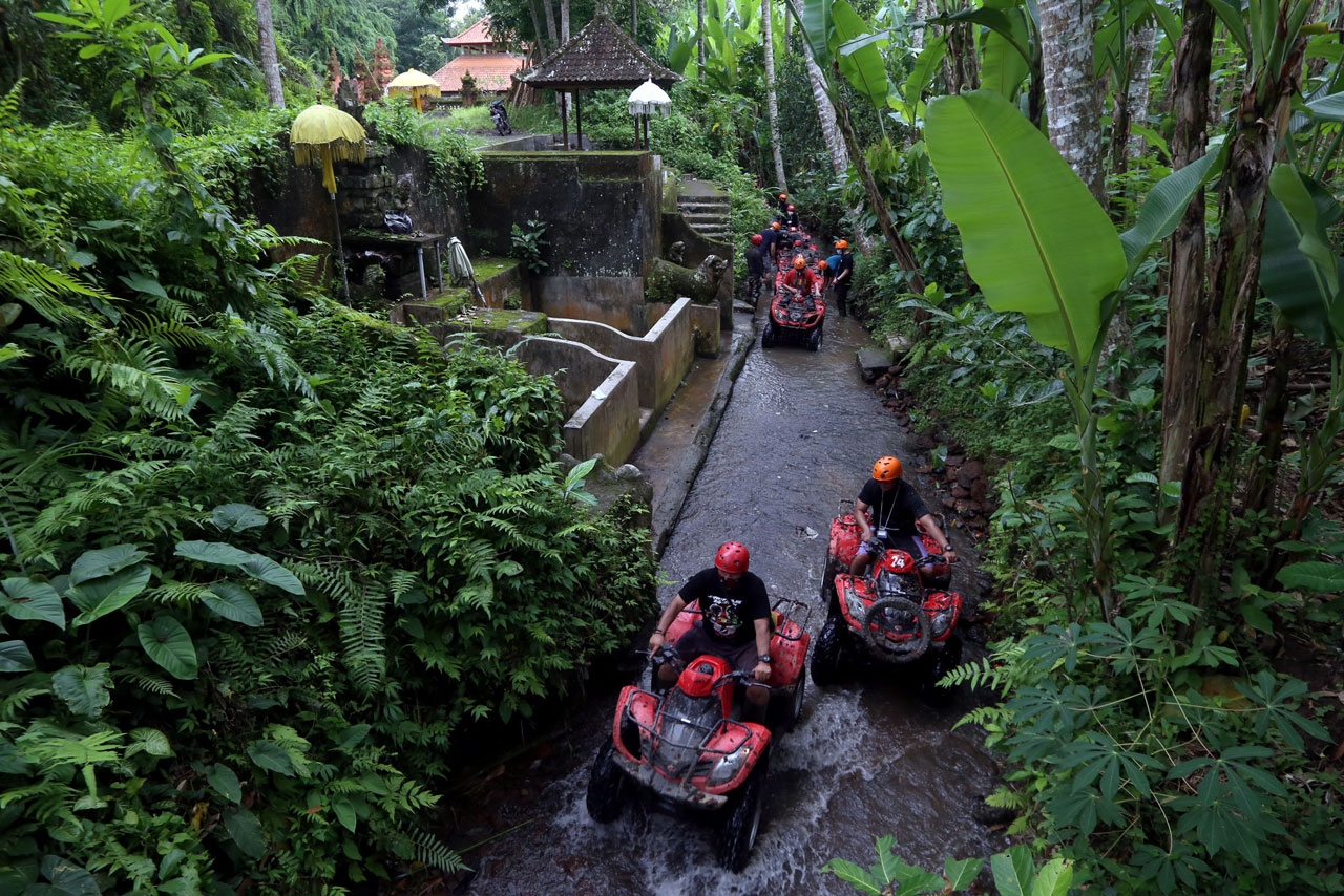 Keseruan Bermain ATV...