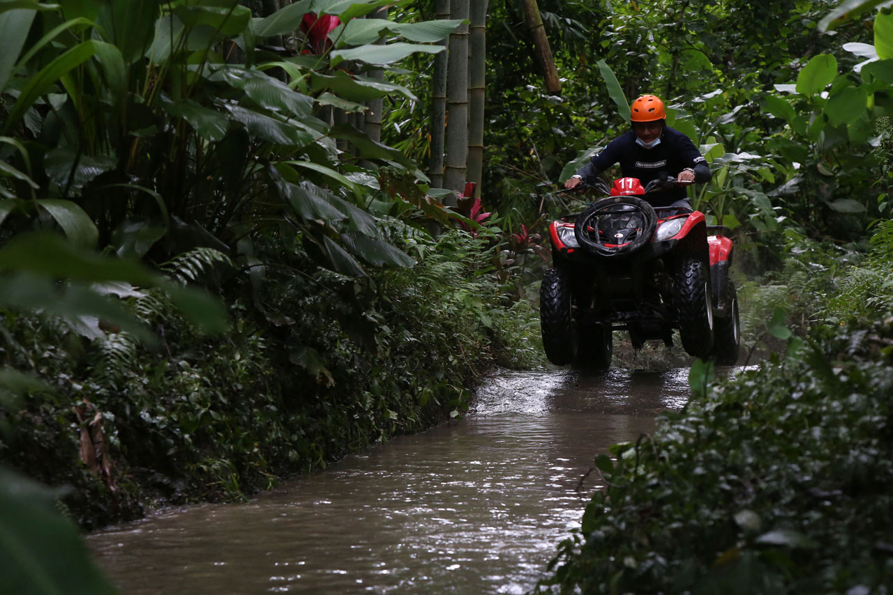 Keseruan Bermain ATV...