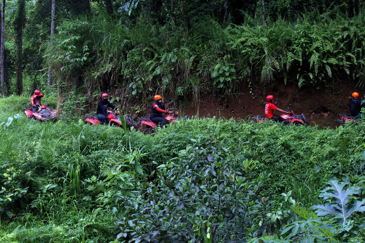 Keseruan Bermain ATV...