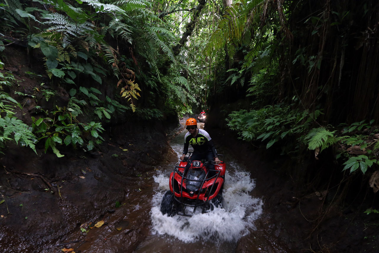 Keseruan Bermain ATV...
