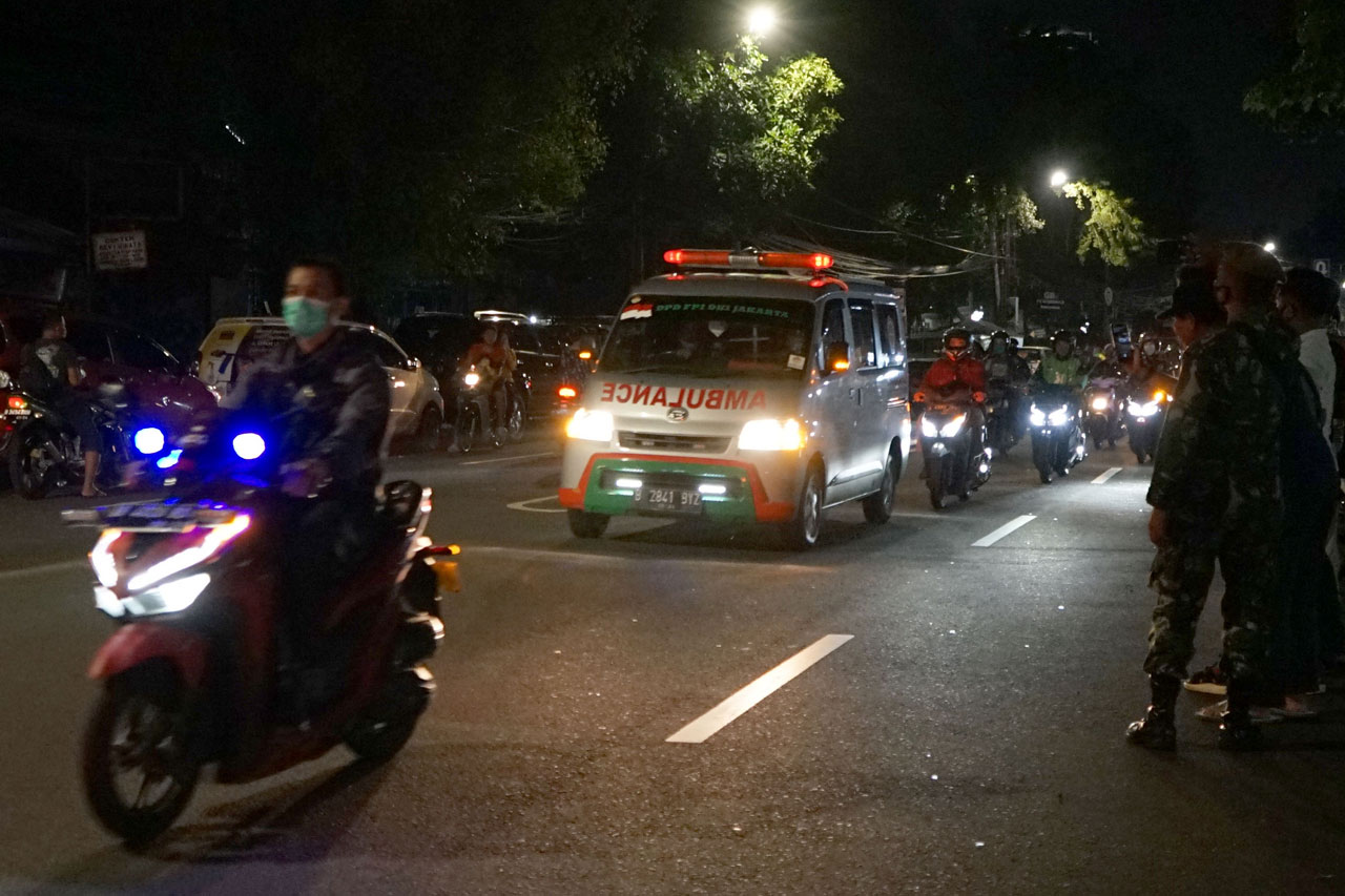 Iring-iringan Ambulans...