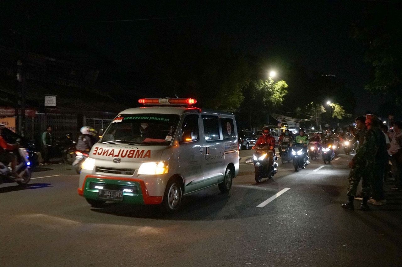 Iring-iringan Ambulans...