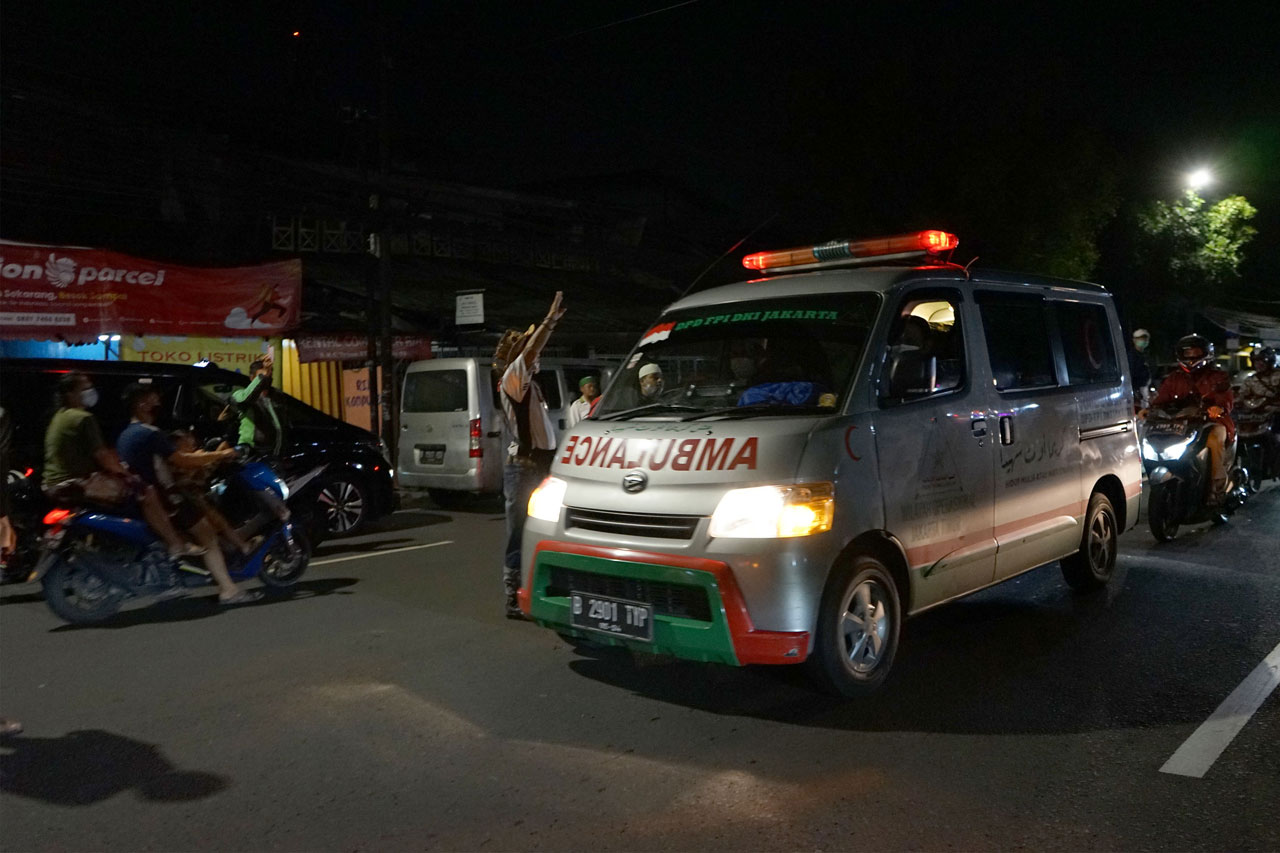 Iring-iringan Ambulans...