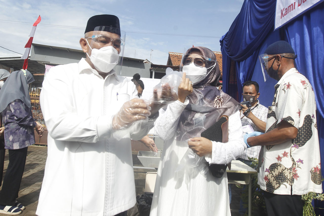 Ditemani Istri, Mohammad...