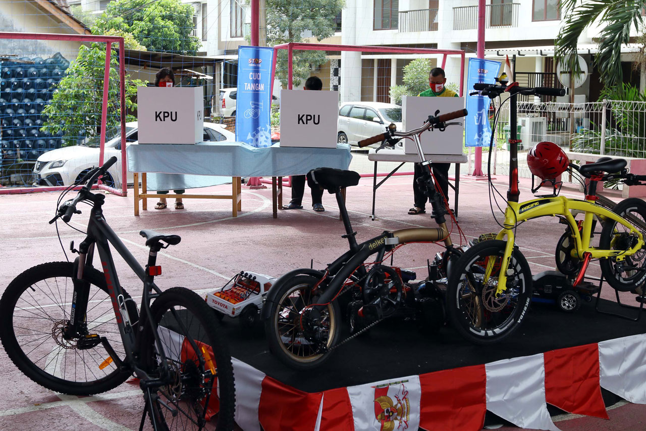 Kenakan Jersey Sepeda,...