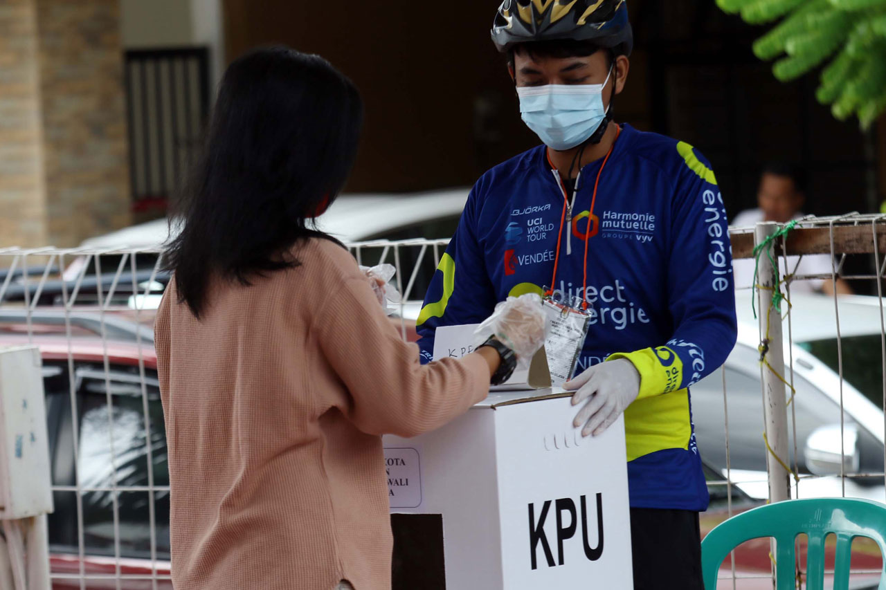 Kenakan Jersey Sepeda,...