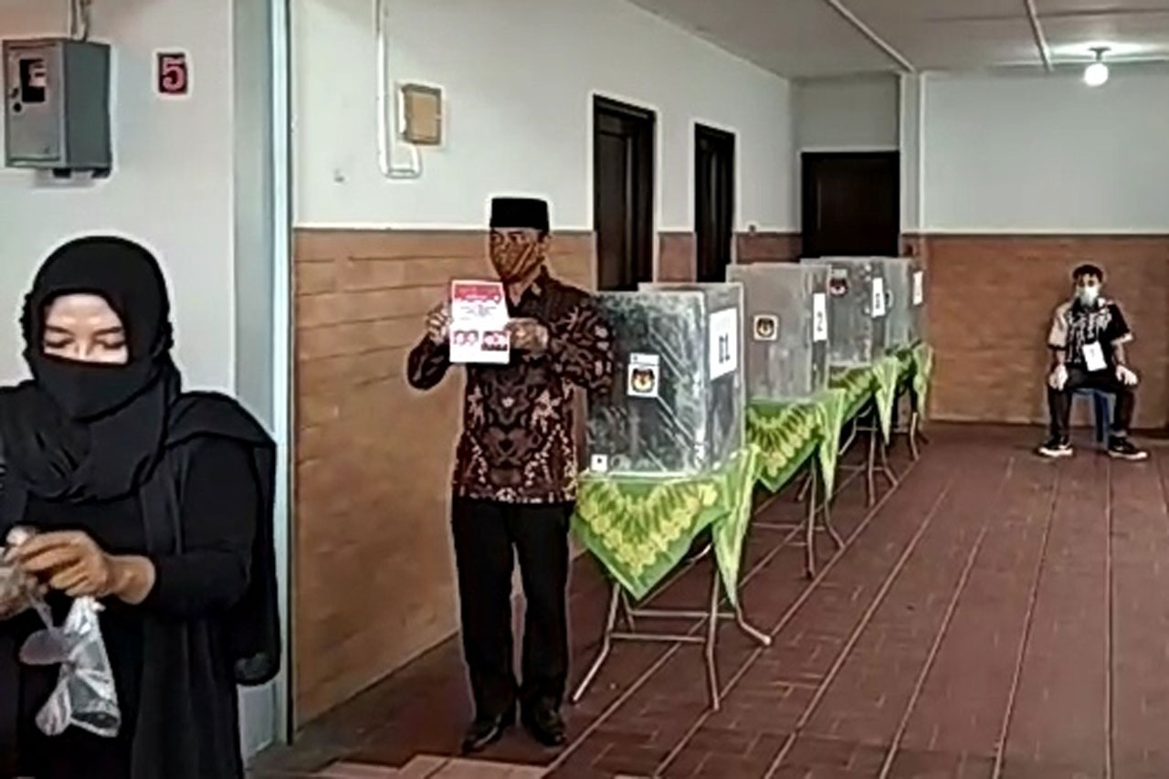 Melawan Gibran, Bagyo...
