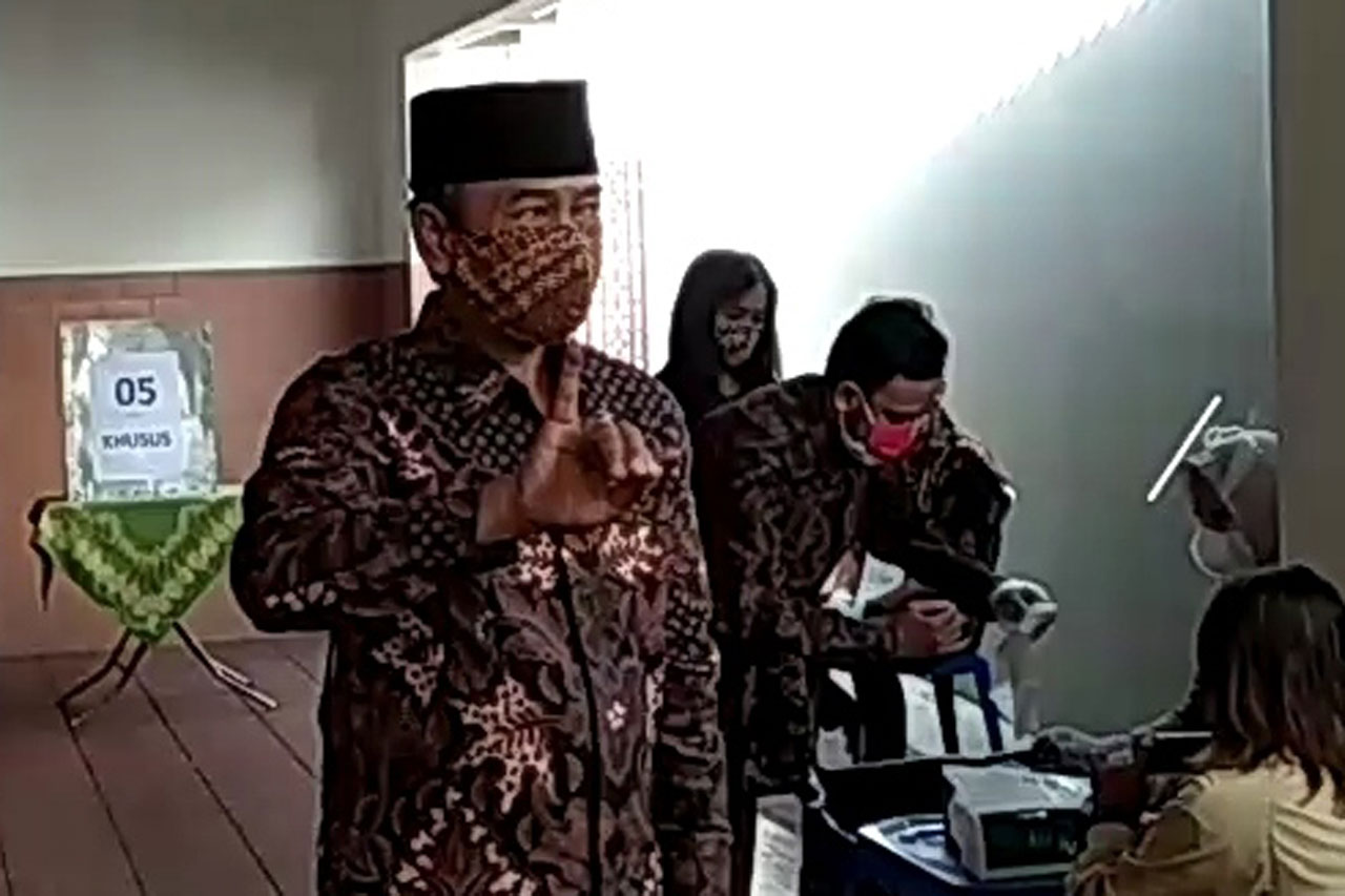 Melawan Gibran, Bagyo...