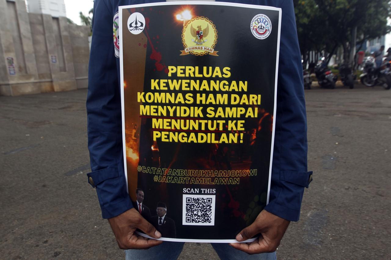 Mahasiswa Trisakti Peringati...