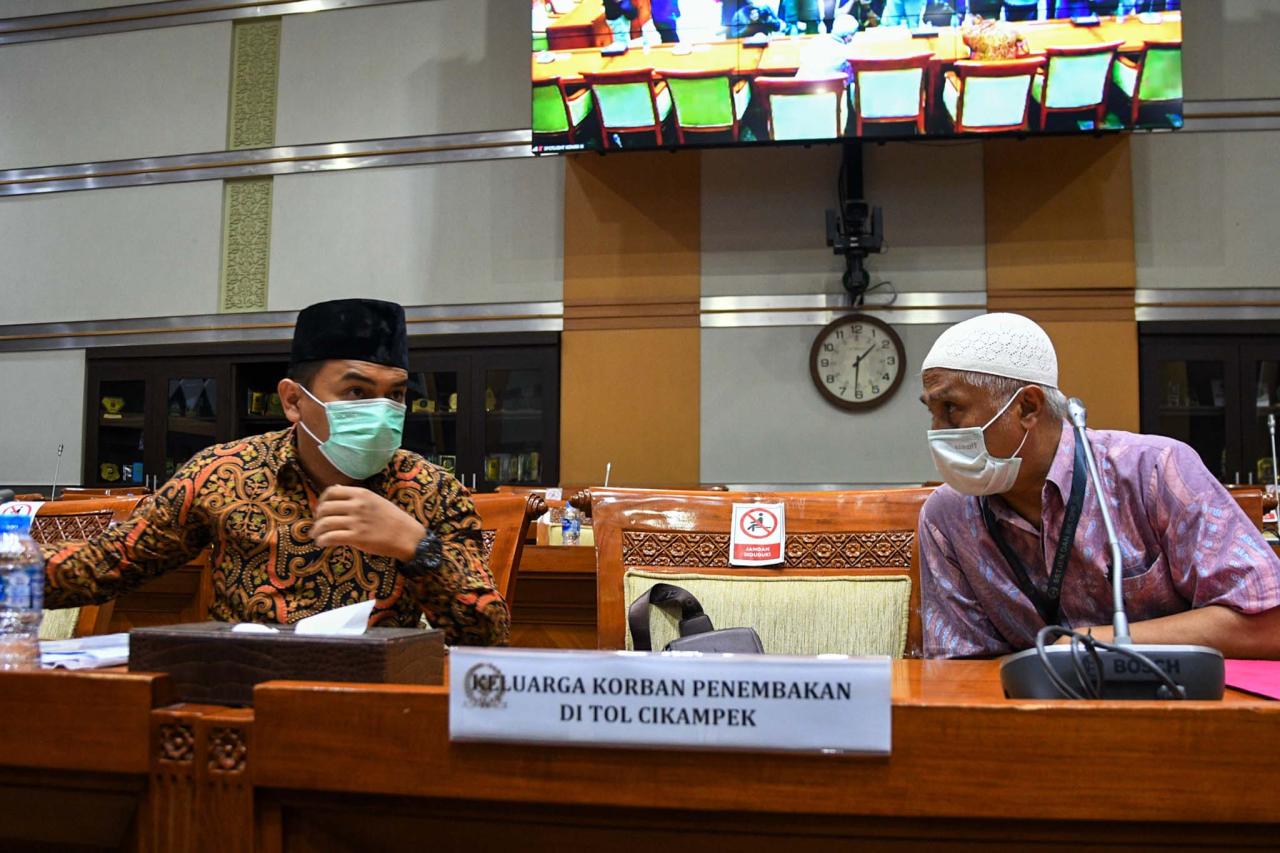 Tuntut Keadilan, Keluarga...