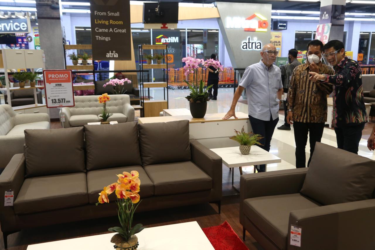 Resmikan Gerai di Malang,...