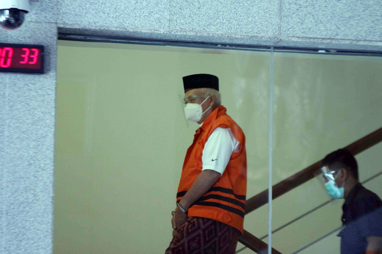 Pasca Penahanan, Bupati...