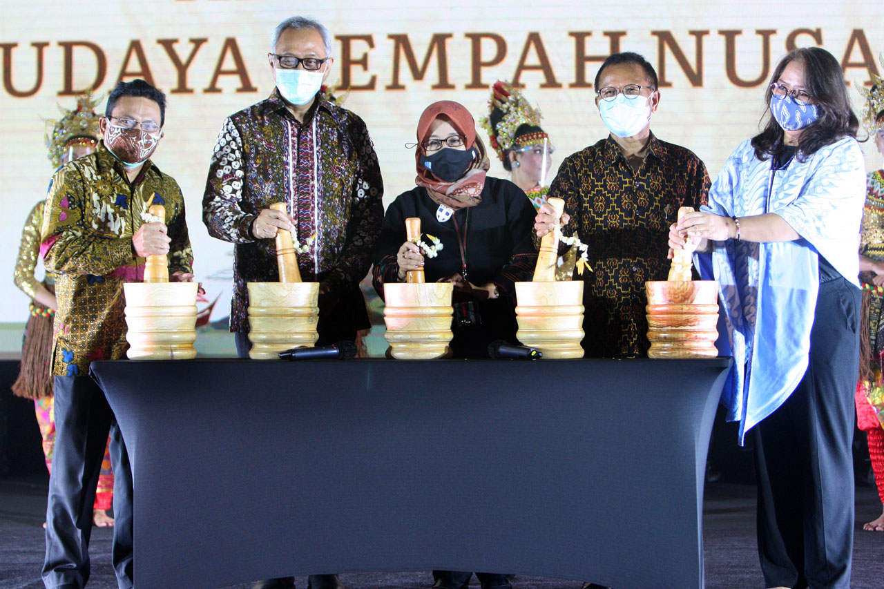 Kemendikbud Luncurkan...
