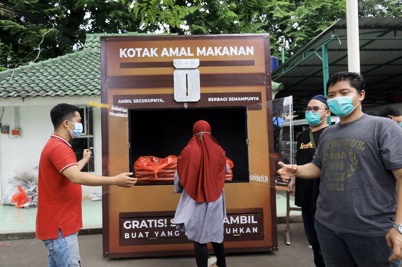 Kotak Amal Makanan Gratis...