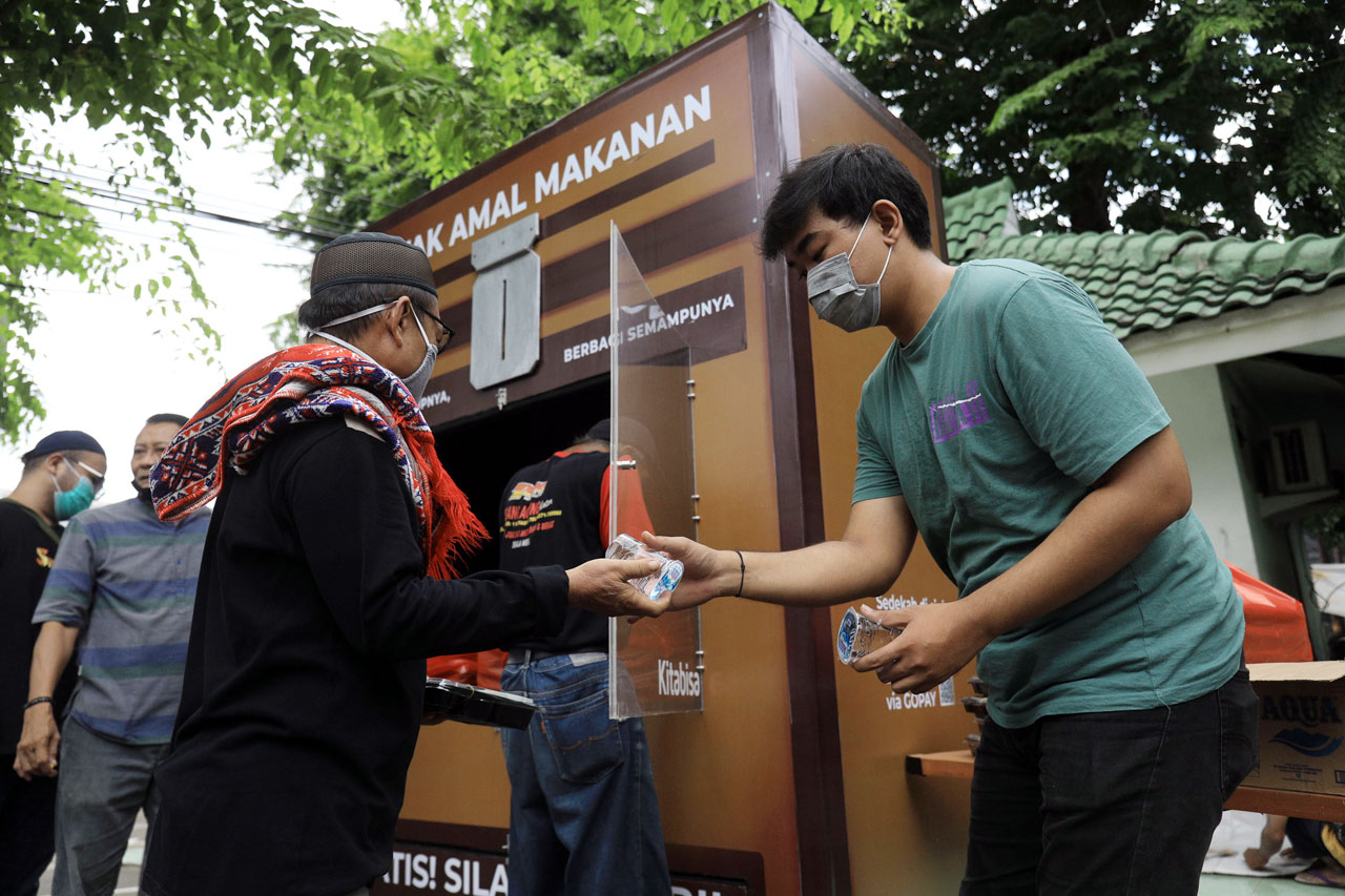 Kotak Amal Makanan Gratis...