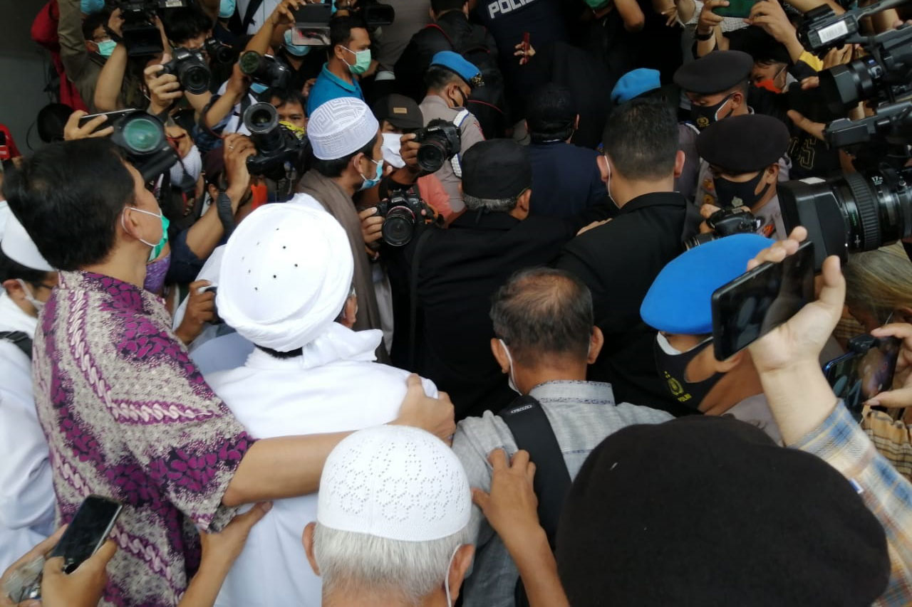 Didampingi Pengacara,...