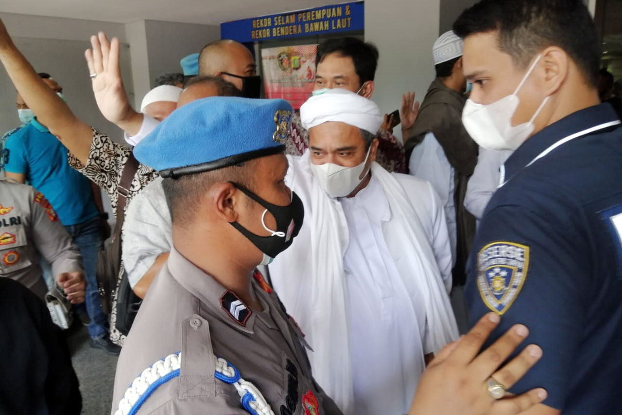 Didampingi Pengacara,...