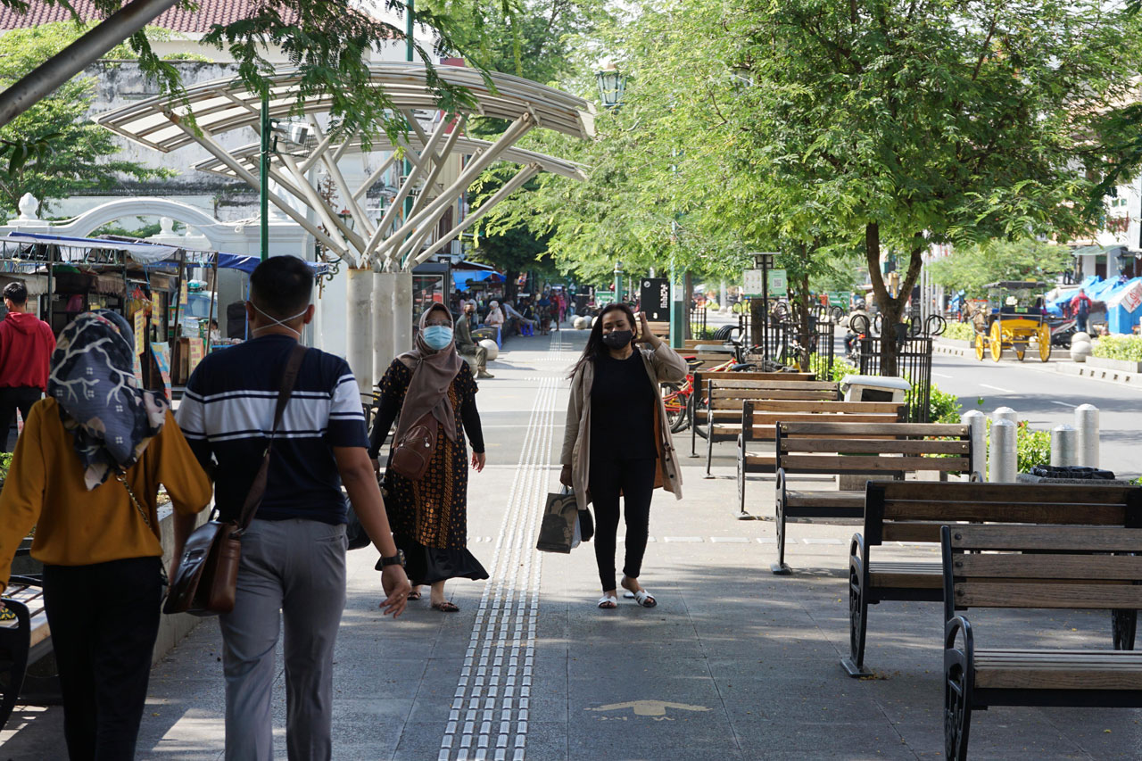 Jalan-Jalan ke Malioboro,...