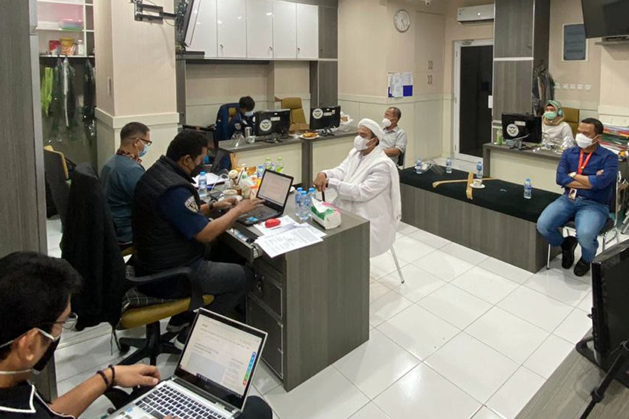 Jadi Imam Salat, Habib...