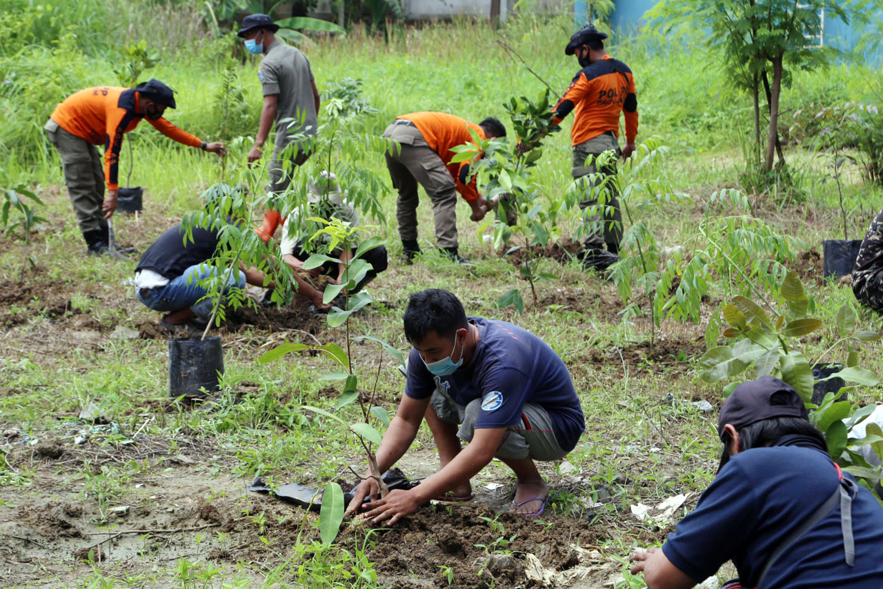 Satpol PP Jatim Gelar...