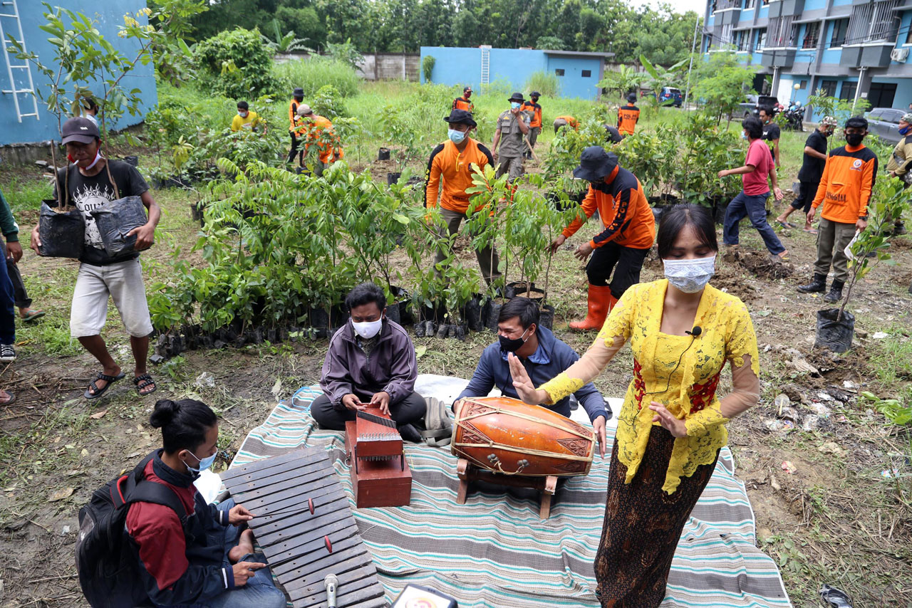 Satpol PP Jatim Gelar...