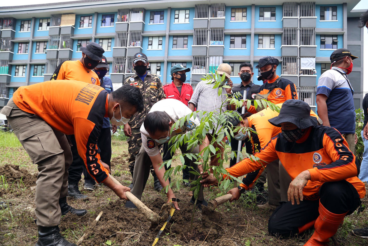 Satpol PP Jatim Gelar...