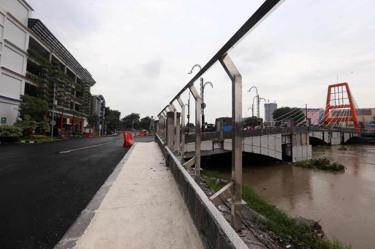 Proyek Pembangunan Jembatan...