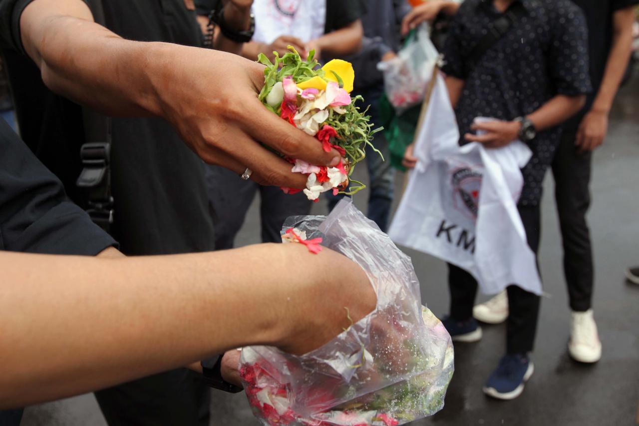 OKP Gelar Aksi Belasungkawa...
