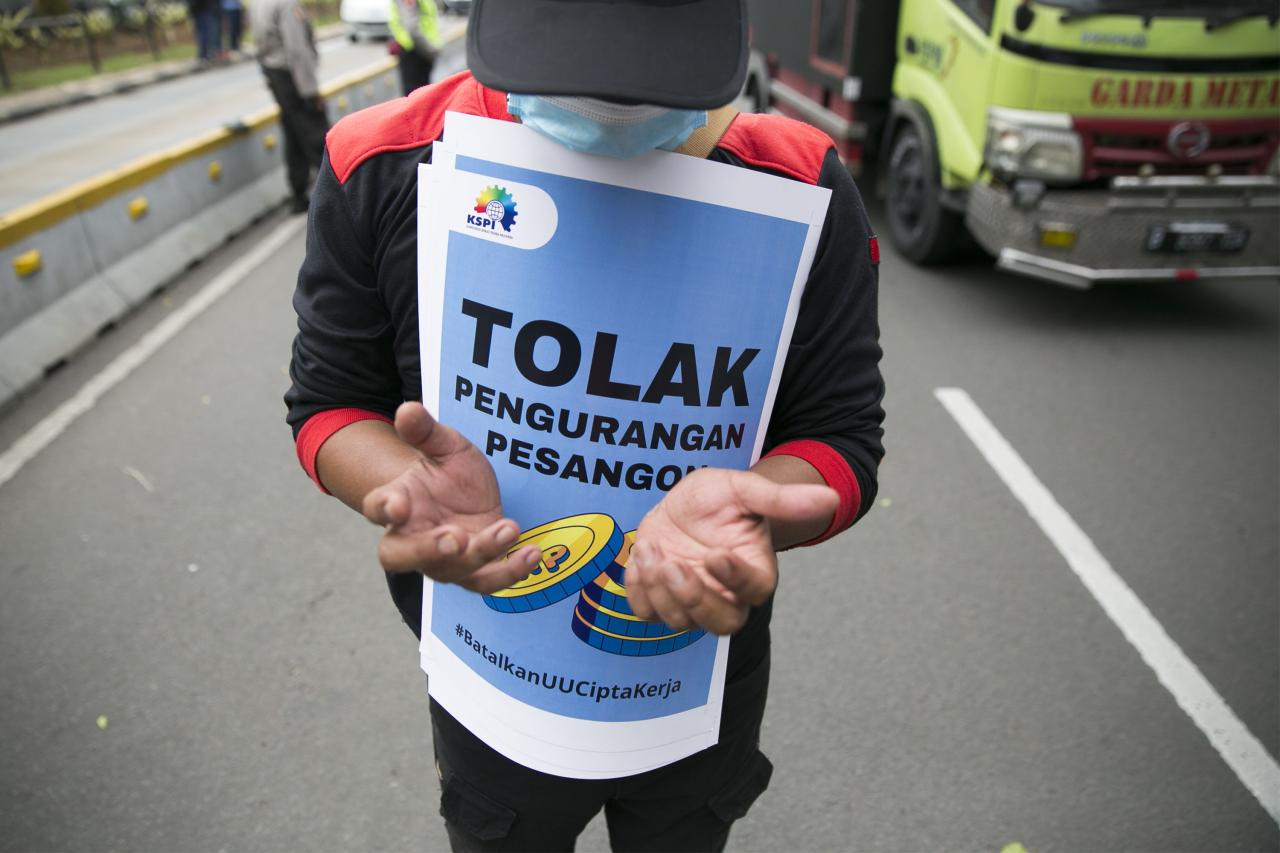 Buruh Kembali Gelar...