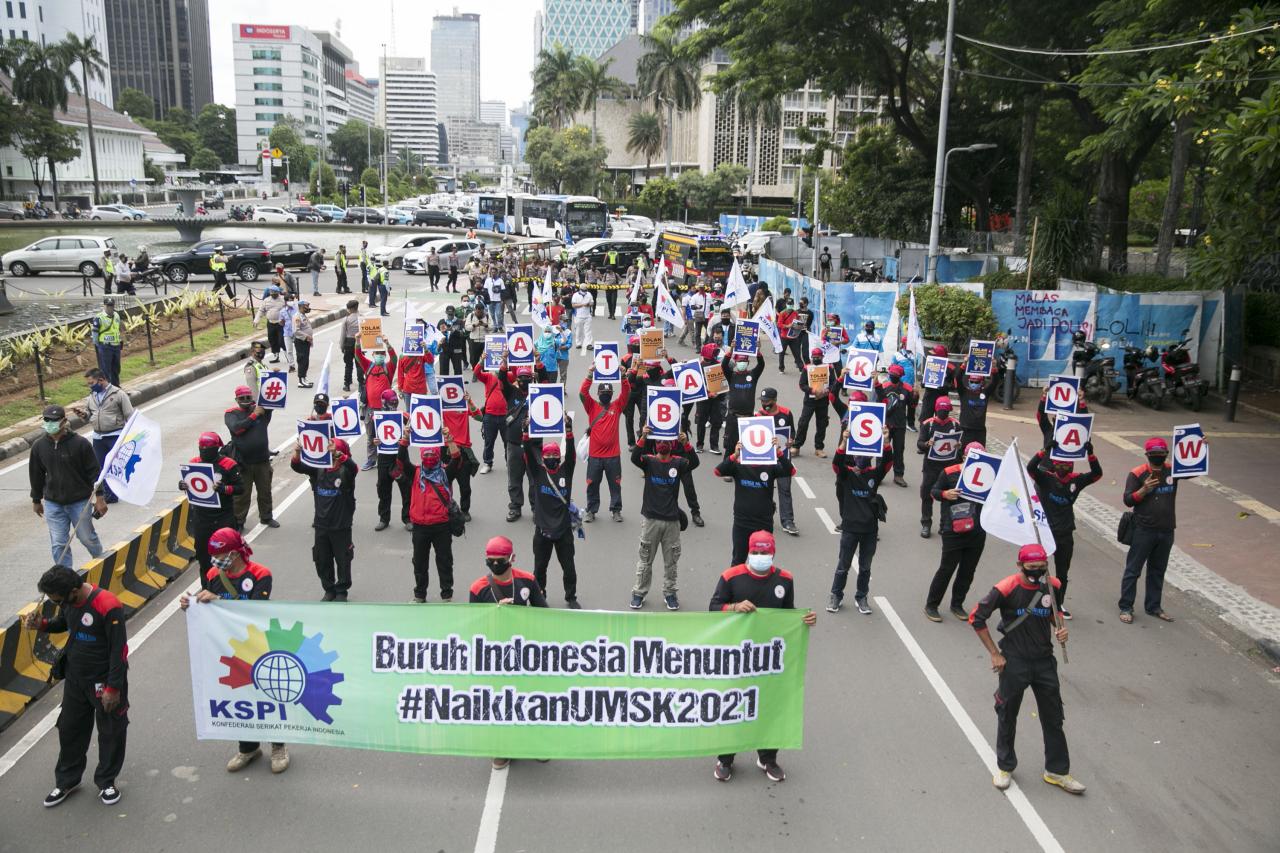 Buruh Kembali Gelar...