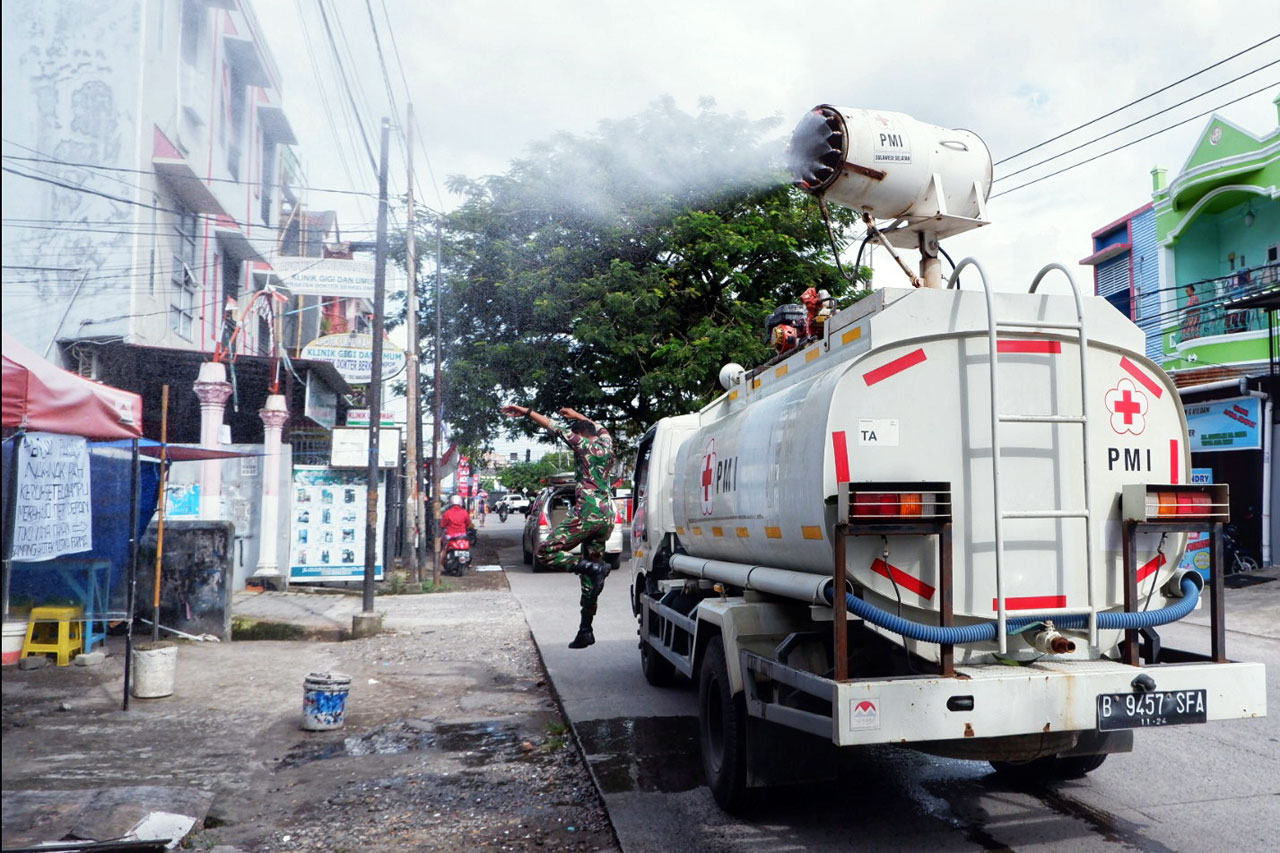 Mobil Gunner Spray Semprotkan...