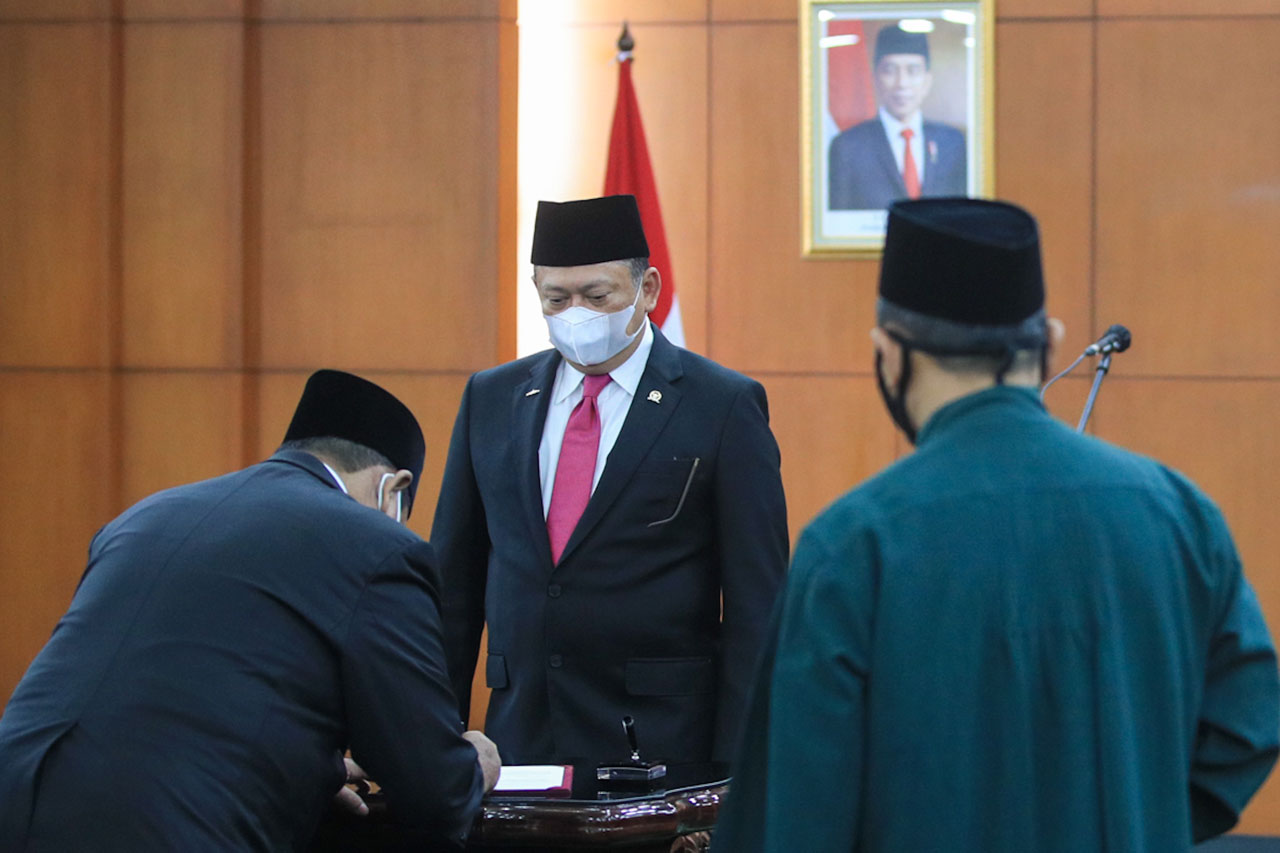 Bamsoet Lantik Anggota...