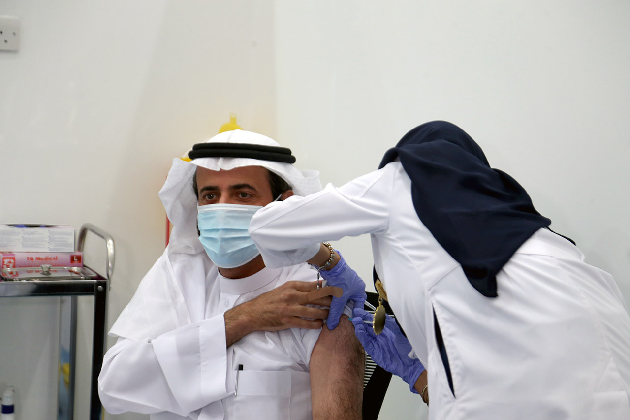 Arab Saudi Mulai Vaksinasi...