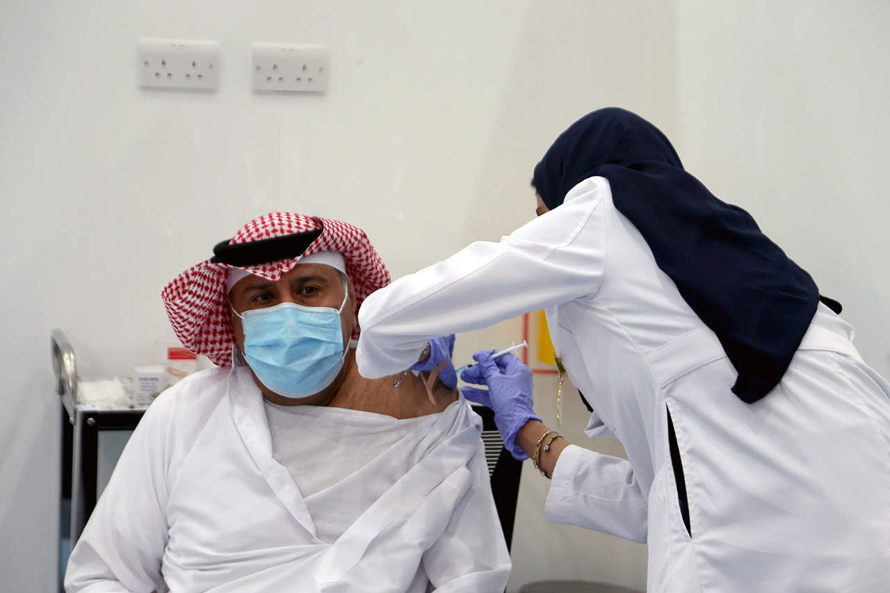 Arab Saudi Mulai Vaksinasi...