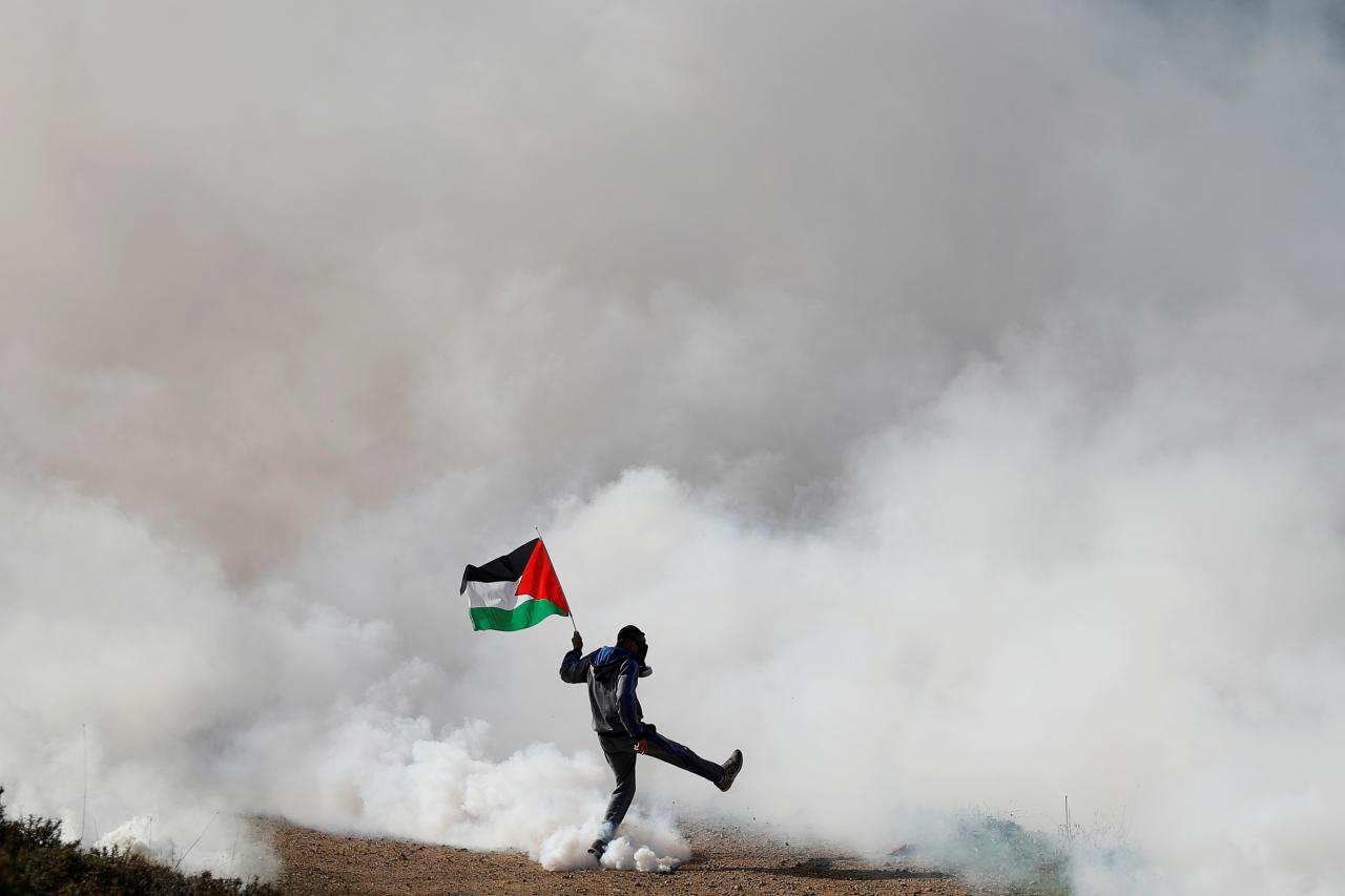 Warga Palestina Protes...