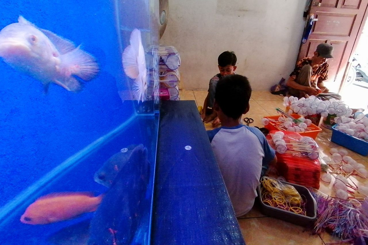 Anak-Anak Ini Mengisi...
