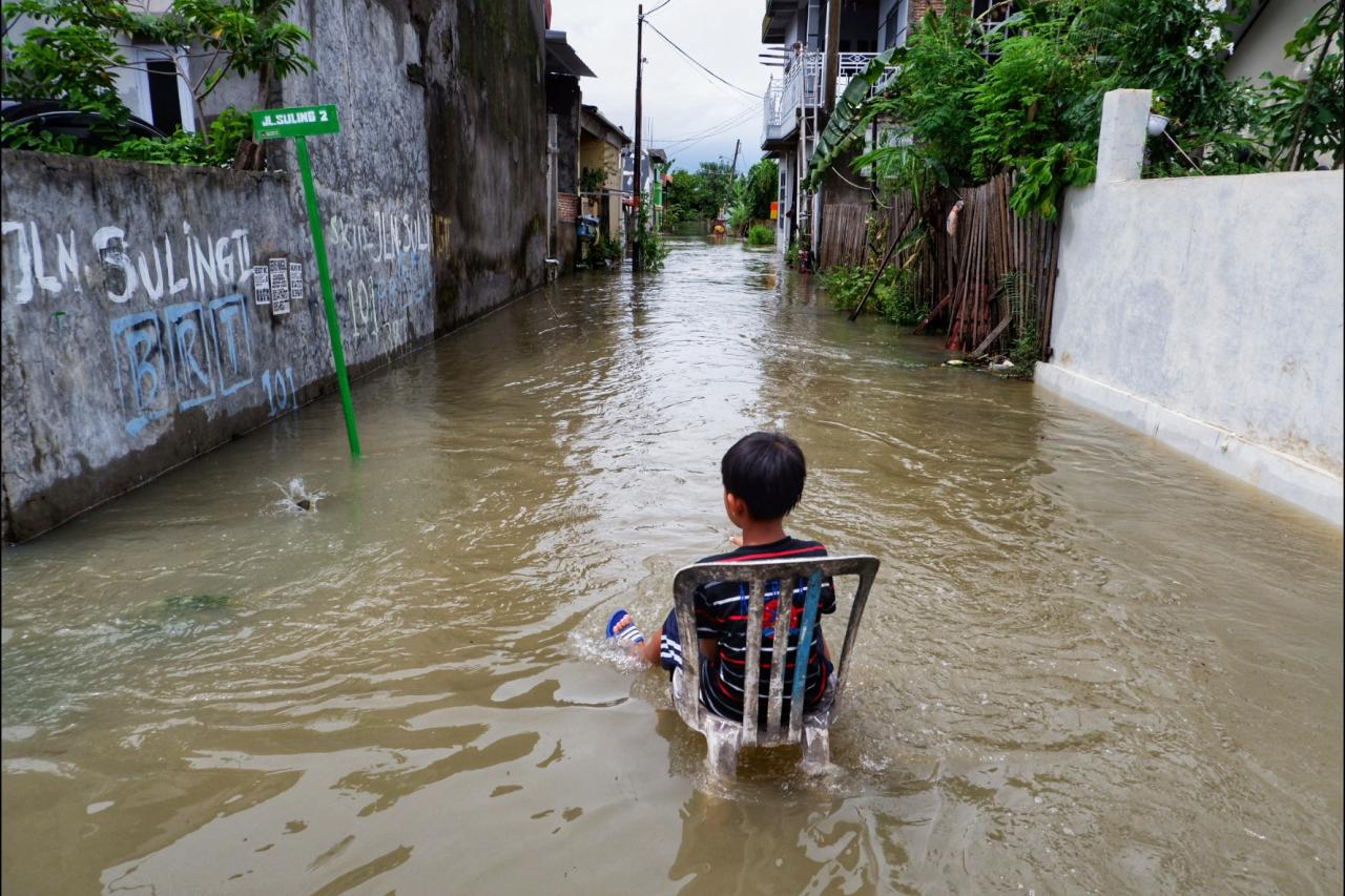 Banjir Rendam Pemukiman...
