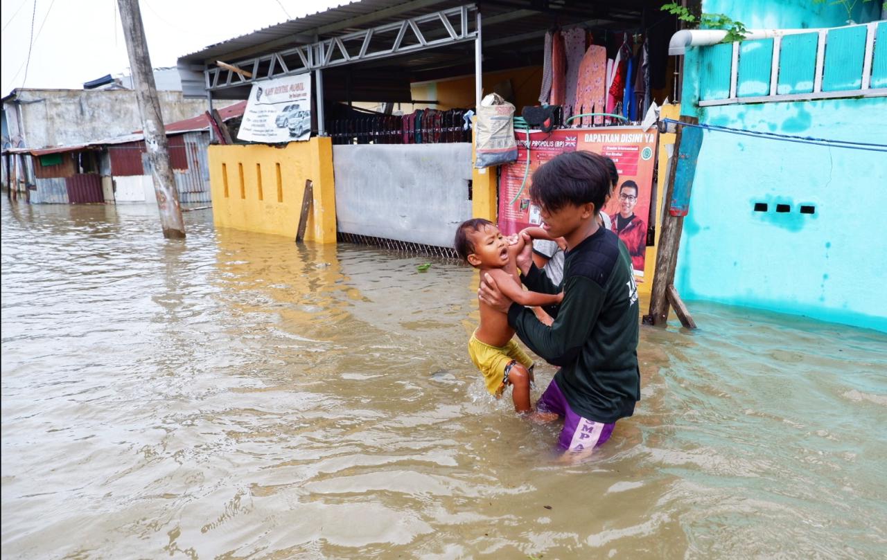 Banjir Rendam Pemukiman...
