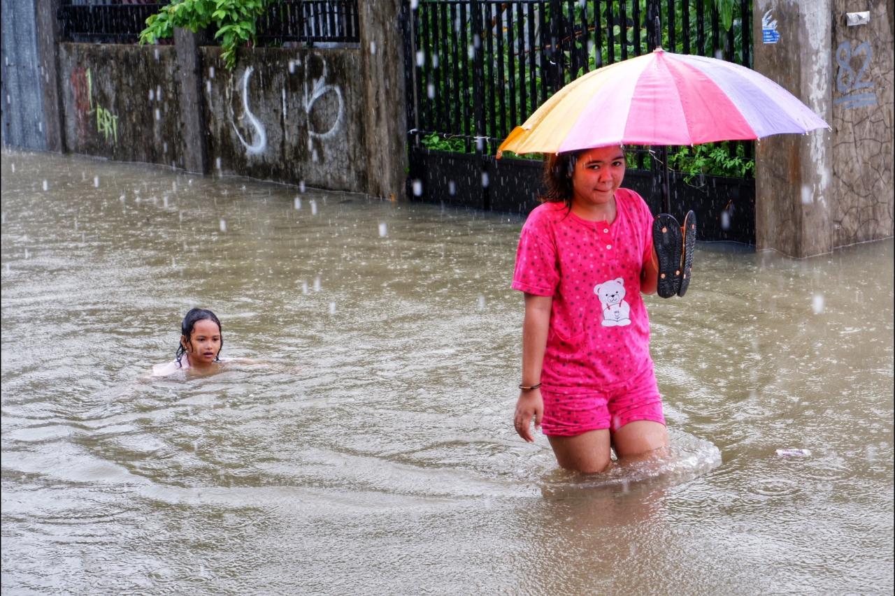 Banjir Rendam Pemukiman...