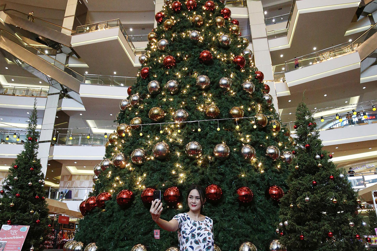 Pohon Natal Raksasa...
