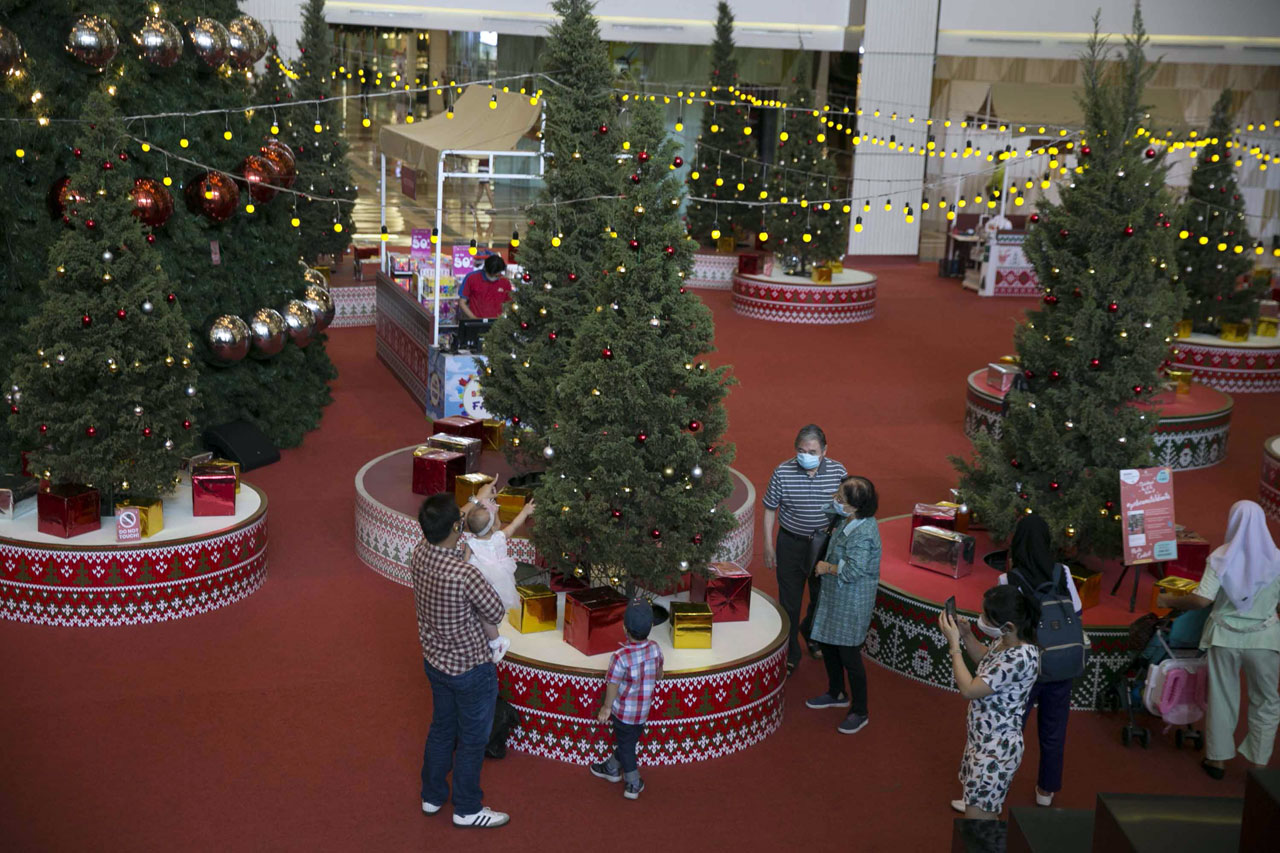 Pohon Natal Raksasa...