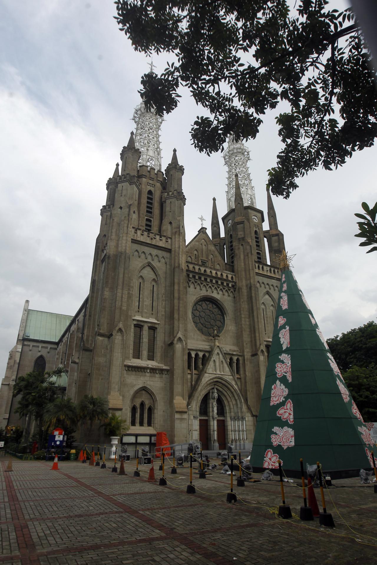 Persiapan Gereja Katedral...