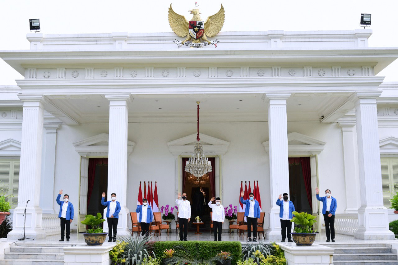 Presiden Jokowi Reshuffle...