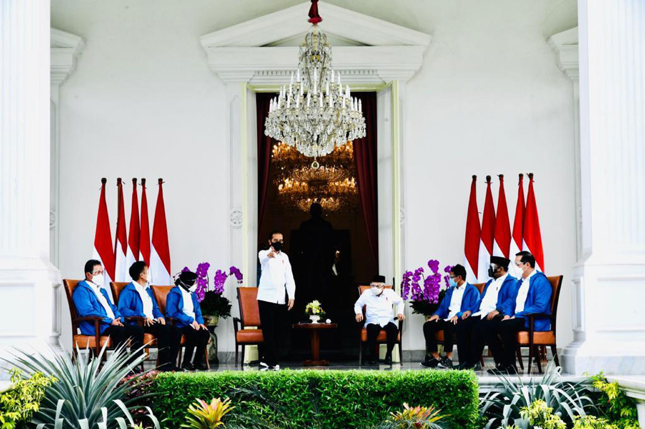 Presiden Jokowi Reshuffle...