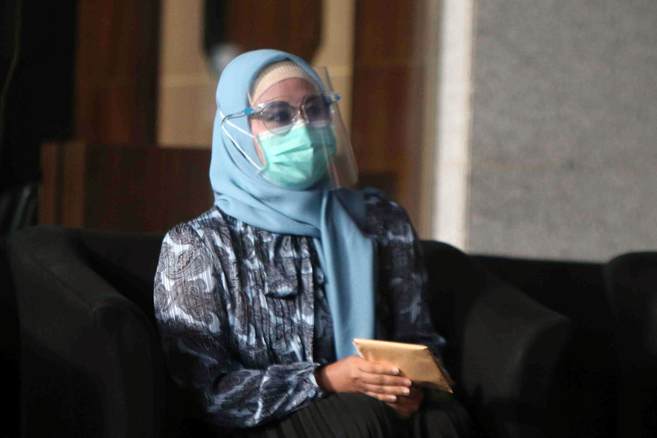 KPK Periksa Istri Eks...