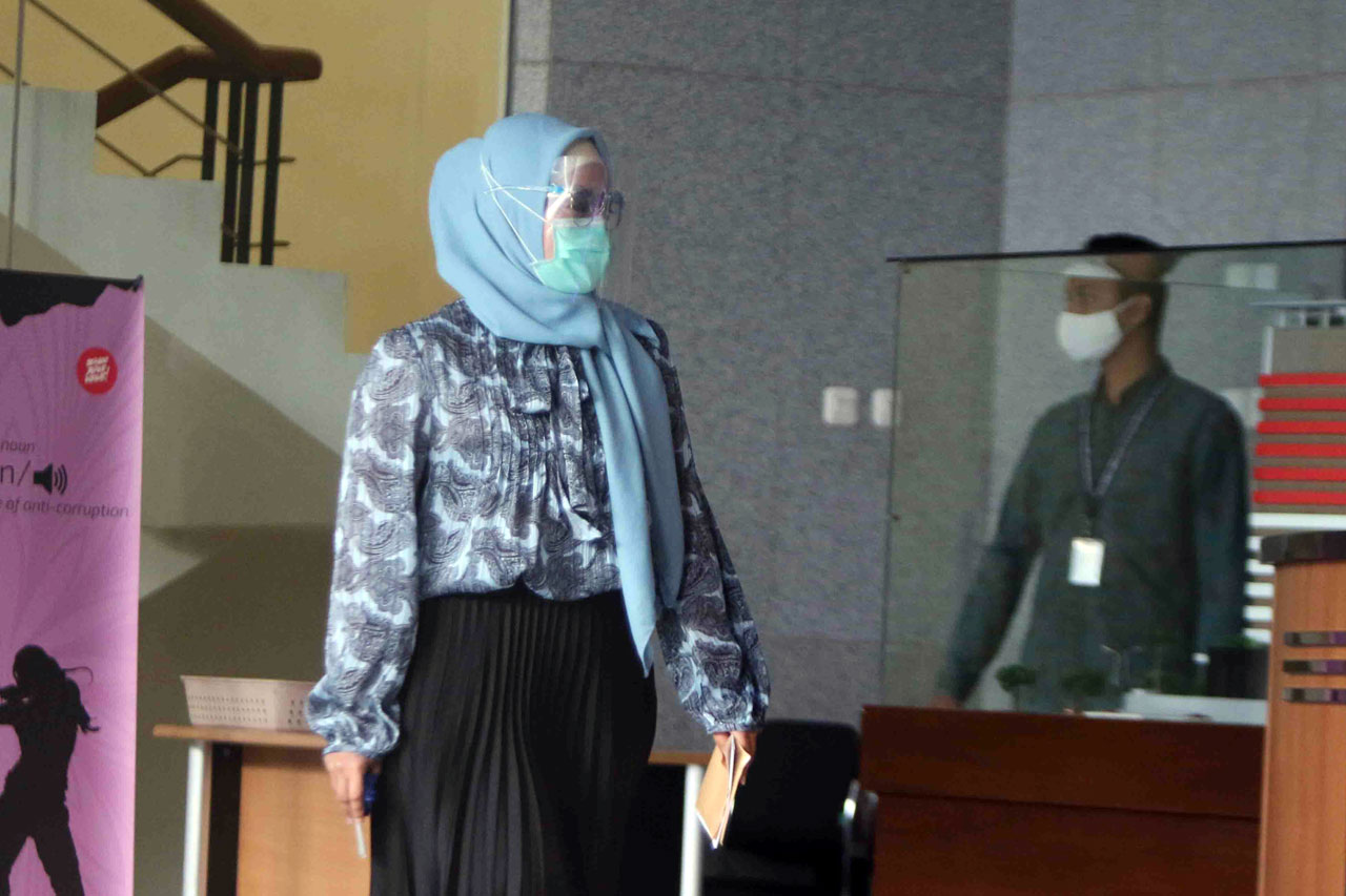 KPK Periksa Istri Eks...